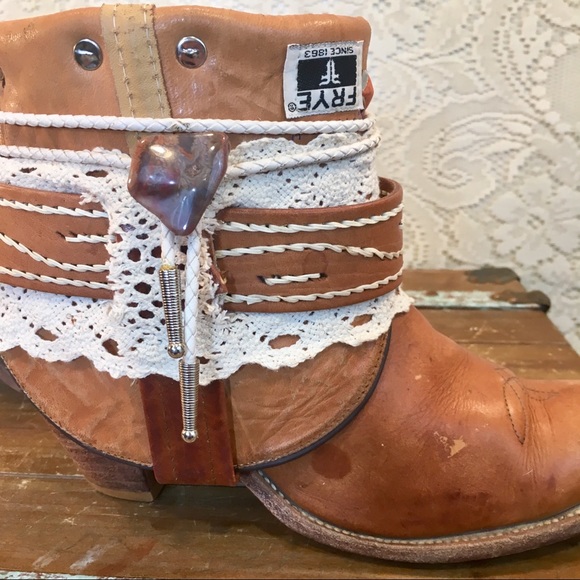 Vintage Frye Handcrafted Boho Booties size 10 M - Picture 7 of 13
